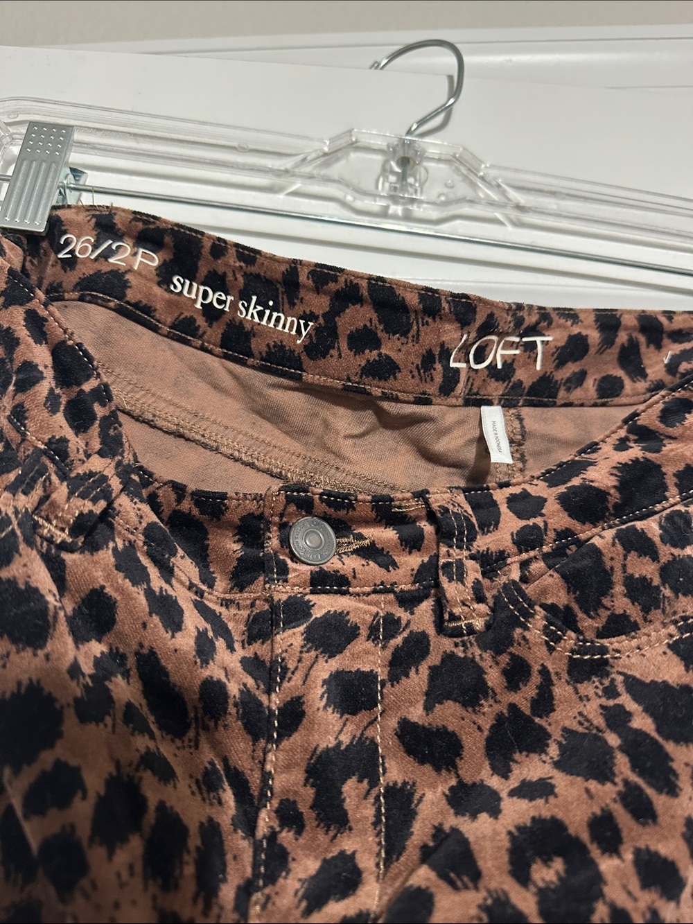 Sz 2P Loft super-skinny. leopard print pants feature soft velvet texture midrise - Picture 2 of 5